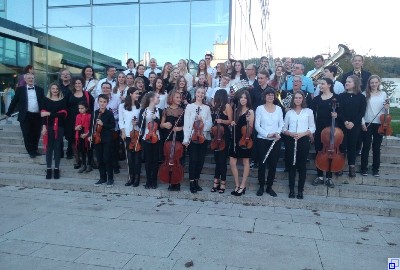 Die Musikschüler aus Vitry und Tauberbischofsheim nach dem gemeinsamen Musikschulkonzert 2017 Die Musikschüler aus Vitry und Tauberbischofsheim nach dem gemeinsamen Musikschulkonzert 2017
